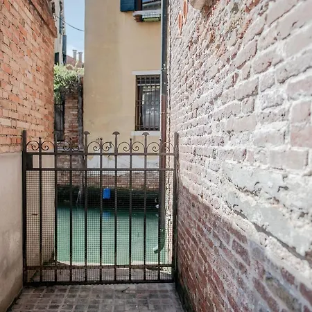 Gondola Rosa, Incantevole Vista Sul Canale شقة