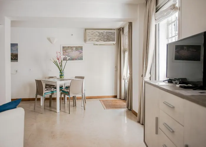 Gondola Rosa, Incantevole Vista Sul Canale